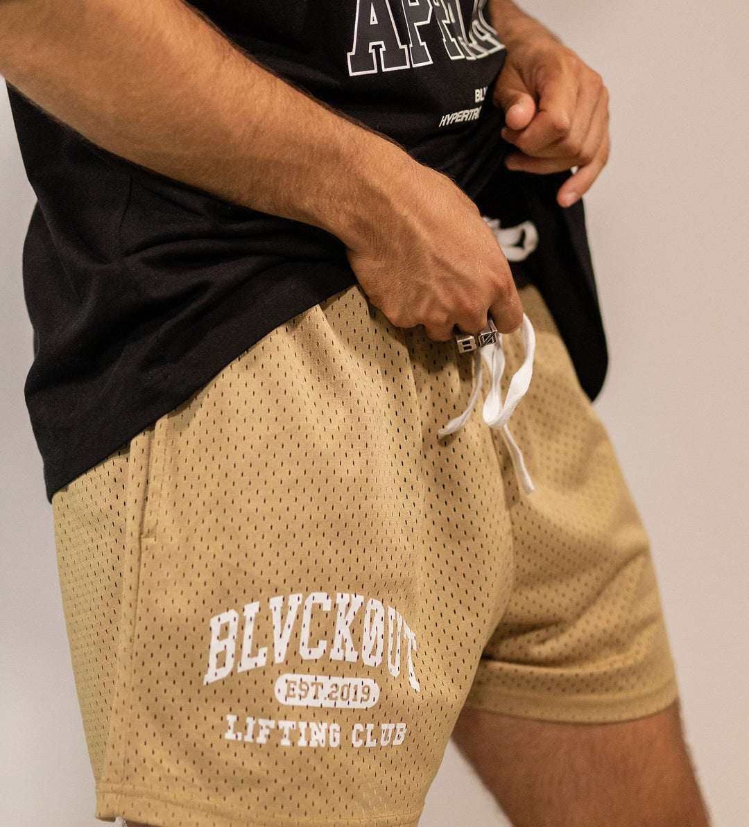 BLVCKOUT COLLEGE SHORTS BEIGE