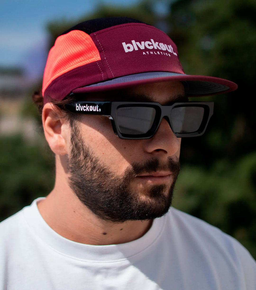 BLVCKOUT RUNNING HAT NEON BURGUNDY