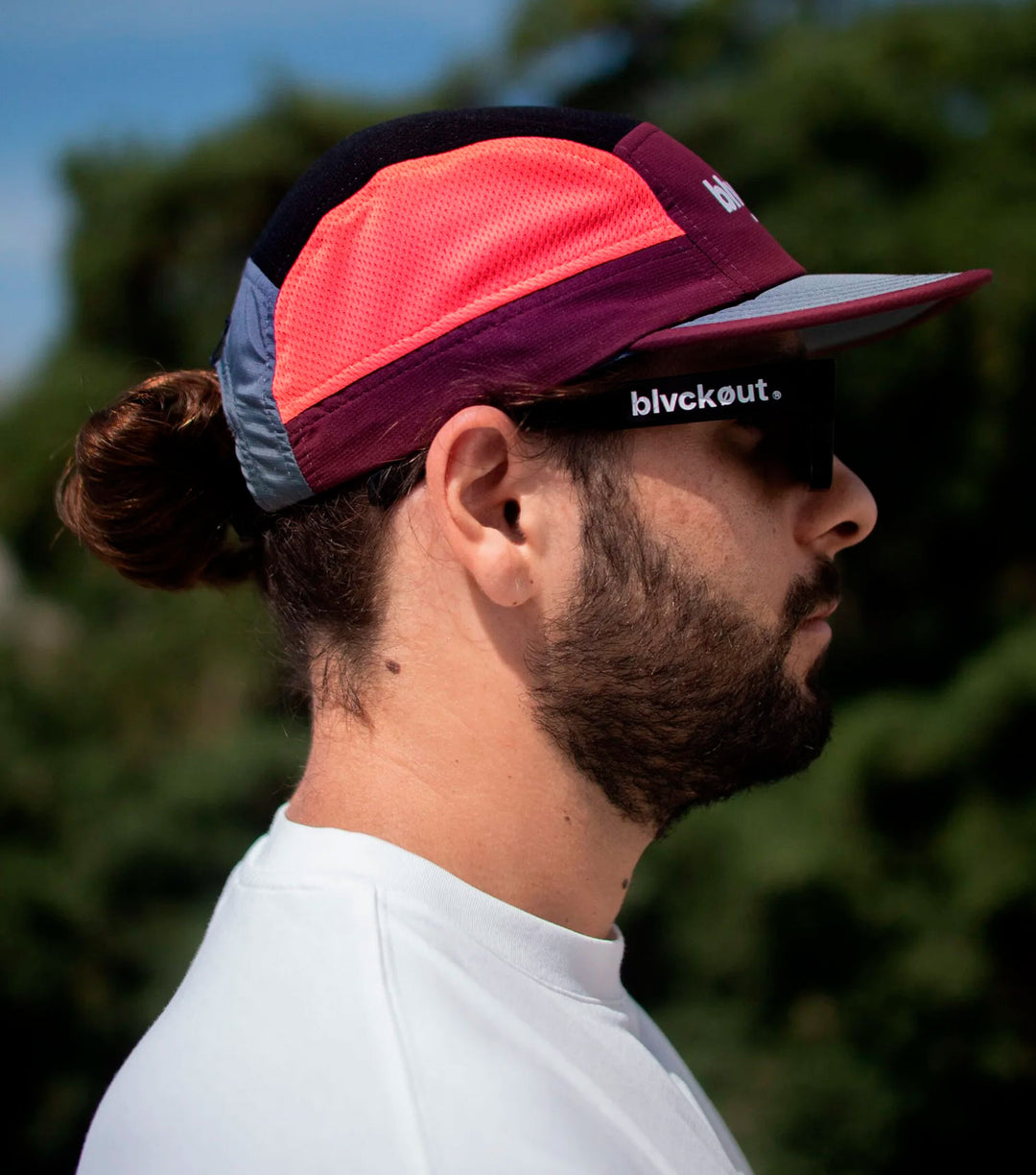 BLVCKOUT RUNNING HAT NEON BURGUNDY