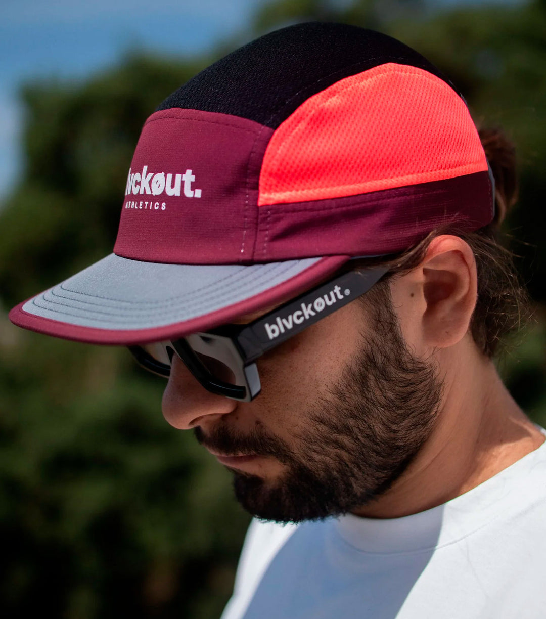 BLVCKOUT RUNNING HAT NEON BURGUNDY